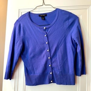 White House/Black Market cardigan w/pearl buttons. Size M